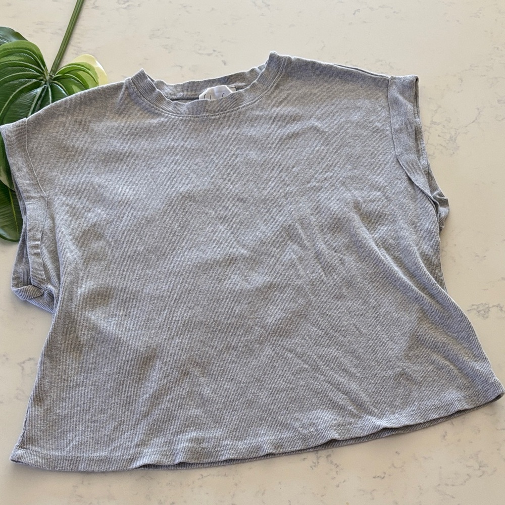Sadie & Sage gray cuffed sleeve ribbed knit muscle tee Sz. L
